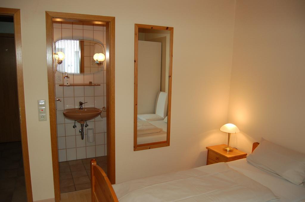 Hotel Adler Neulussheim Exterior photo